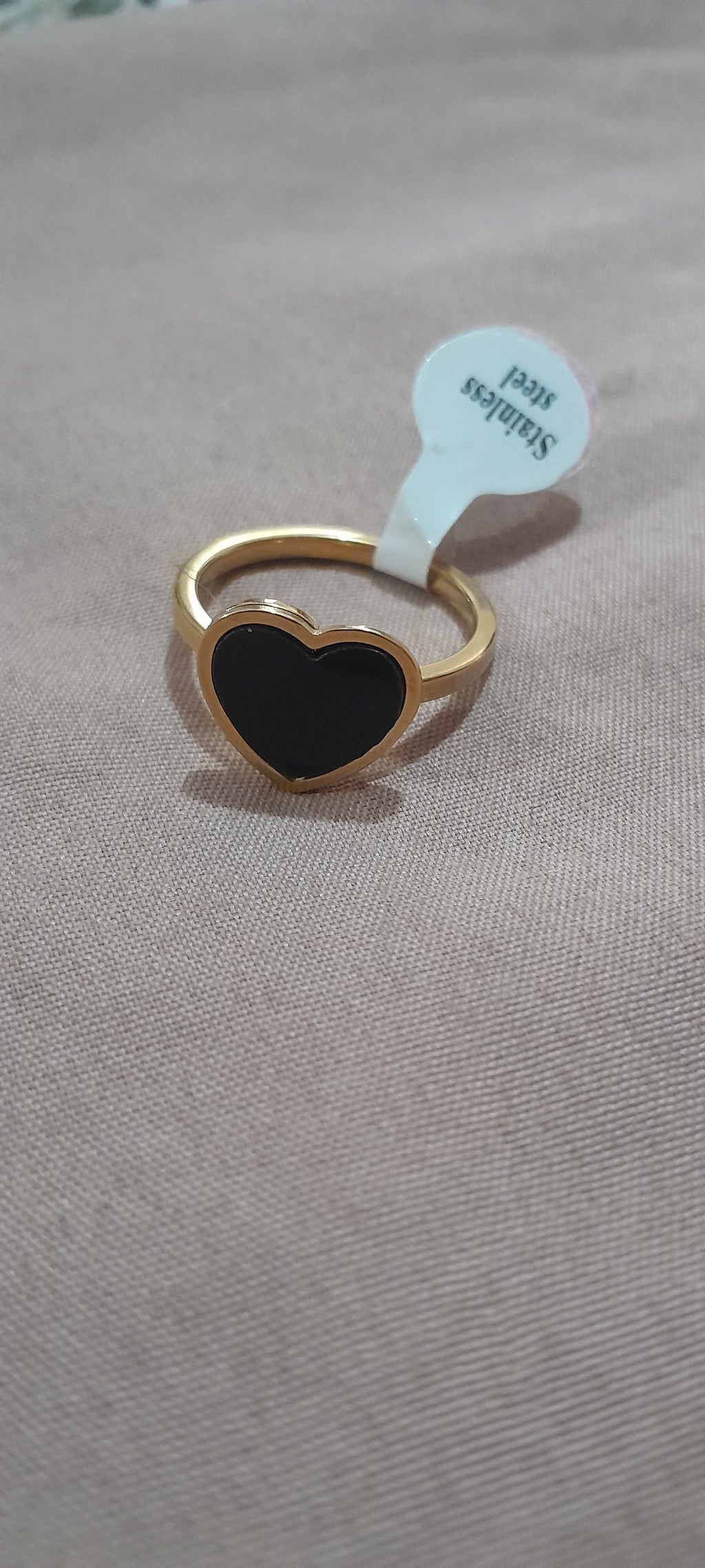 Anillo Corazón Negro Dorado - foto original