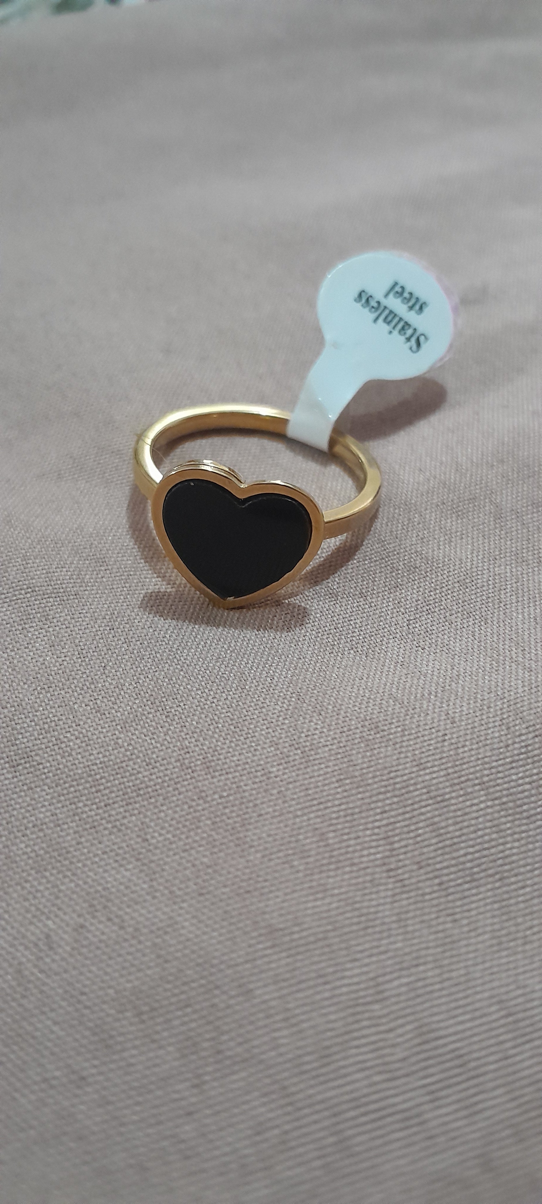 Anillo Corazón Negro Dorado - foto original