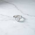 Anillo fondo mármol