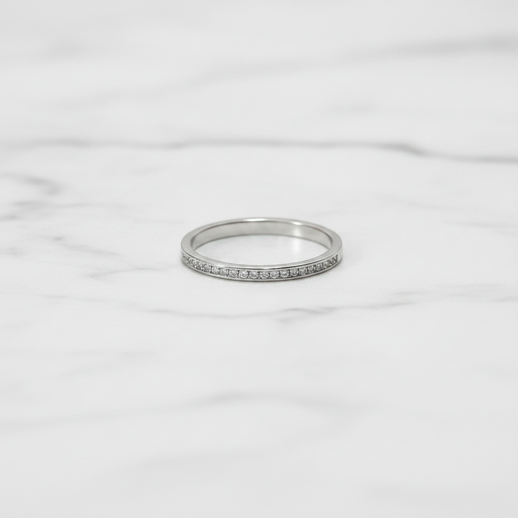 Anillo Media Alianza Plateado - ángulo 45°